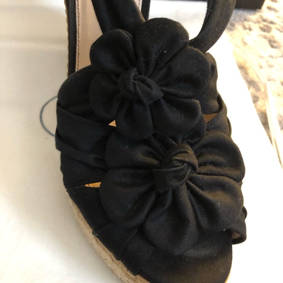 Women’s 100%  Authentic Prada flower wedge size 38 - Picture 5 of 7